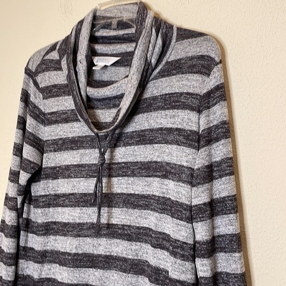 Market and Spruce Black and Gray Tunic Size Medium - Picture 2 of 8